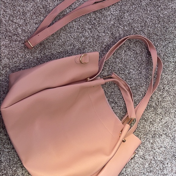 Pink purse with accessories - Picture 5 of 7